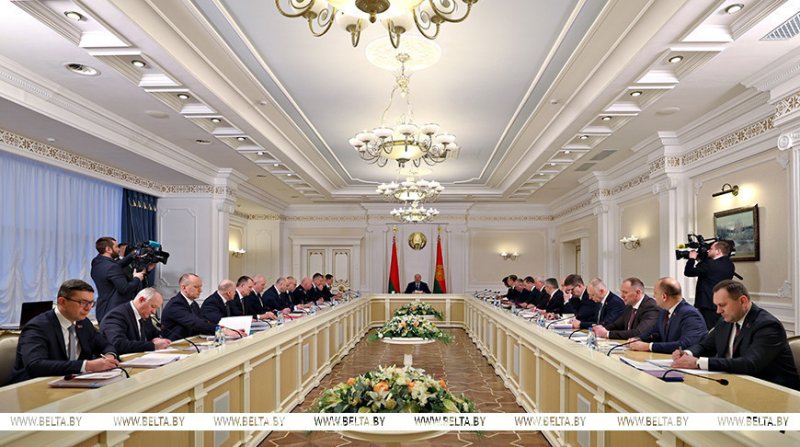 Или вы меня не слышите или устали от работы Лукашенко  губернаторам о проблеме падежа